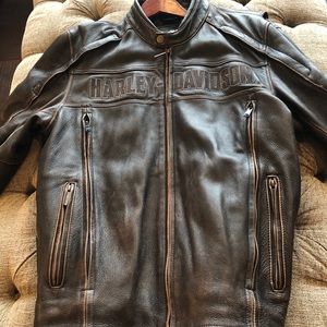 Men’s Harley Davidson Leather Jacket. Size: Large